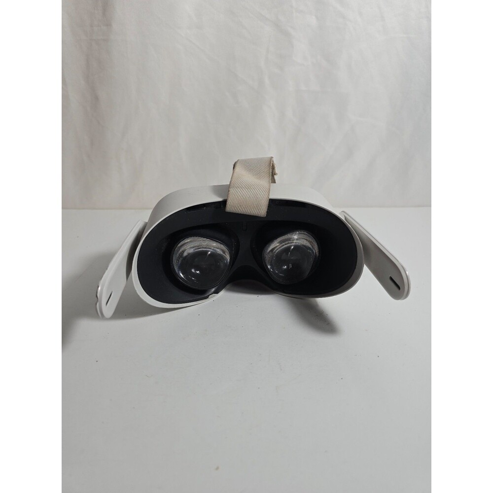 Meta Quest 2 64GB Standalone All-in-One VR Headset KW49CM Headset Only Tested